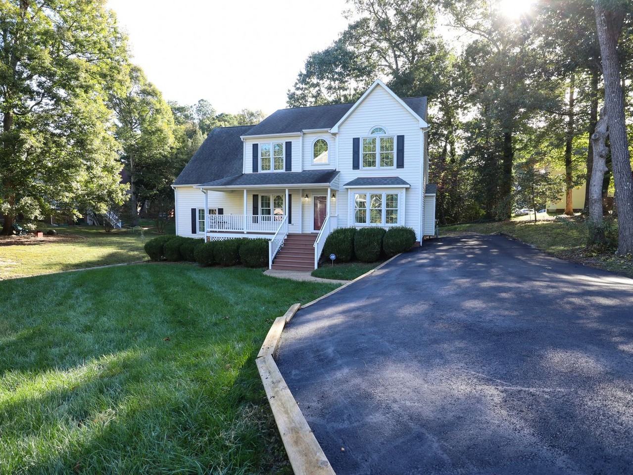 6402 Willow Landing Way