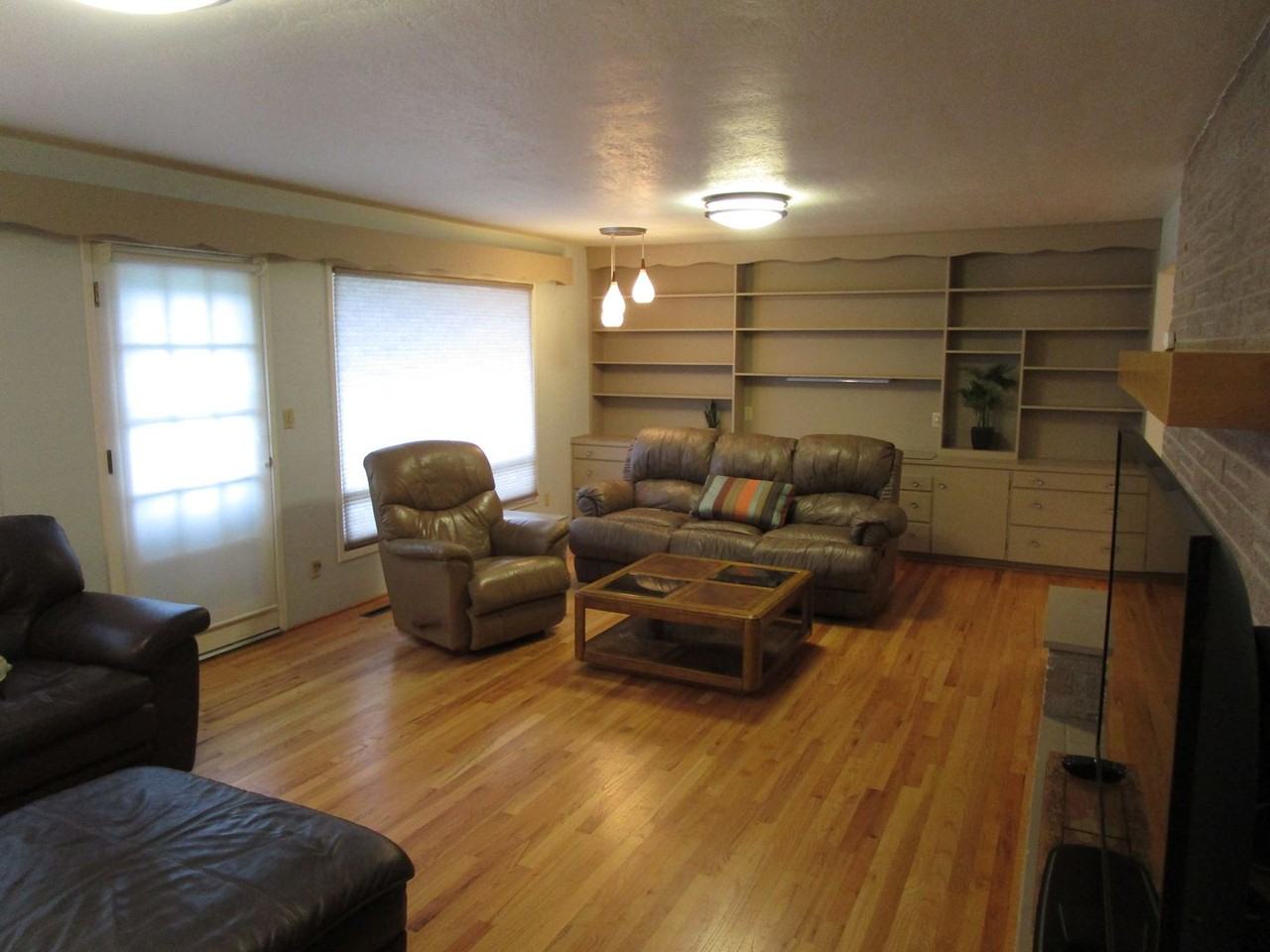 330 Se Fairview St - Photo 2 of 18