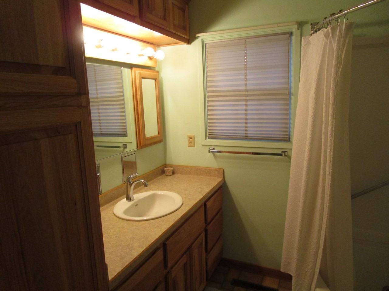 330 Se Fairview St - Photo 3 of 18