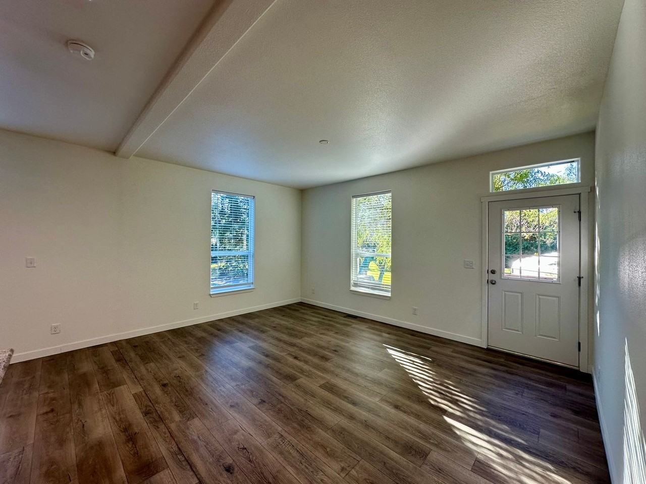 2119 Aldergrove Rd - Photo 4 of 18