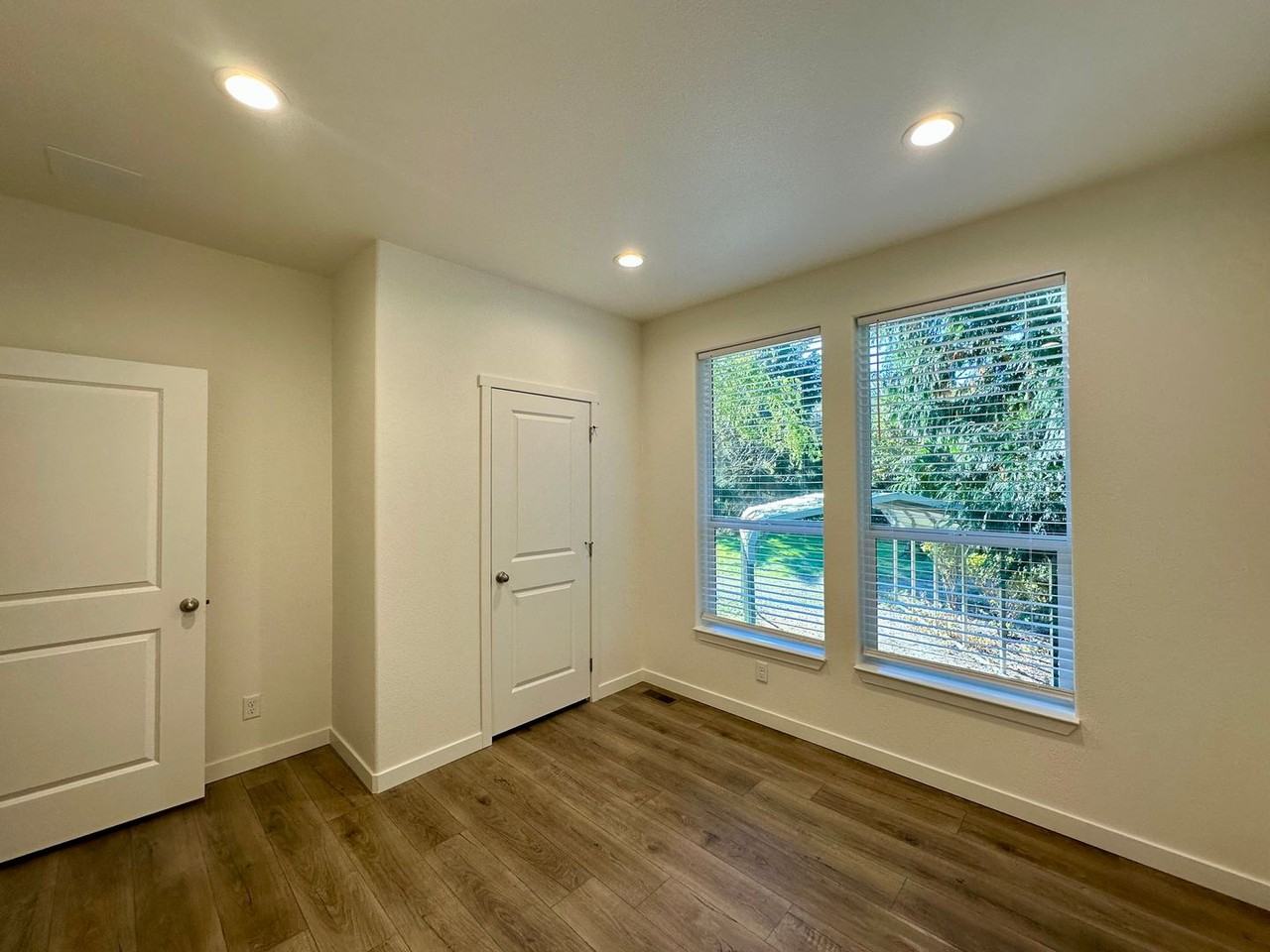 2119 Aldergrove Rd - Photo 5 of 18