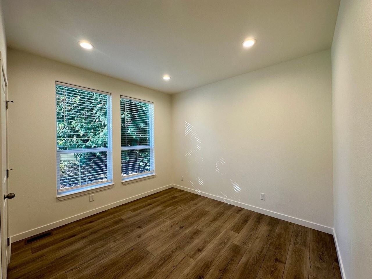 2119 Aldergrove Rd - Photo 6 of 18