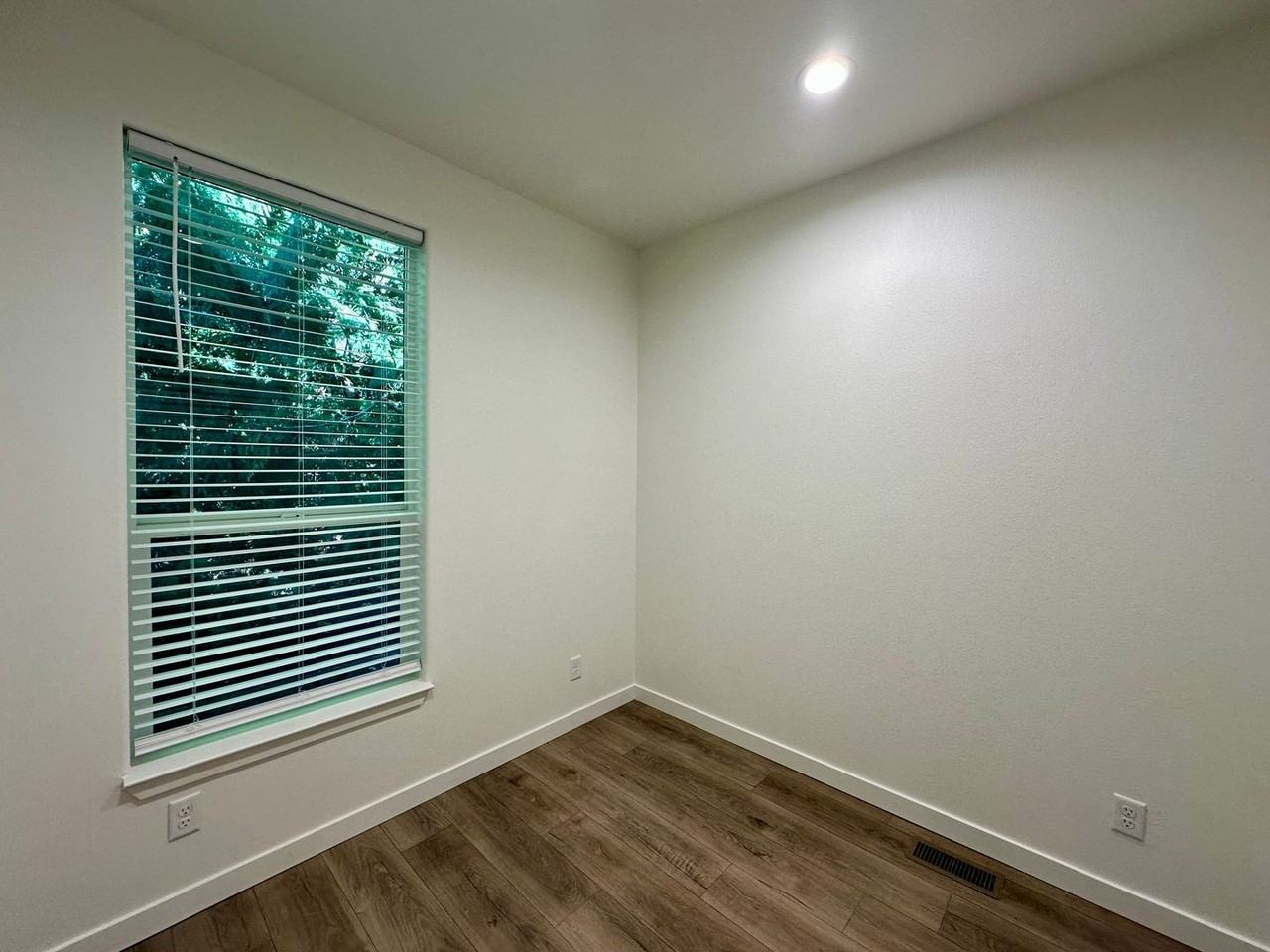 2119 Aldergrove Rd - Photo 7 of 18