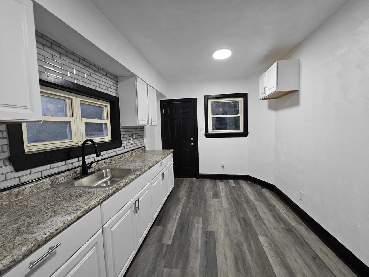 1228 Clairhaven St - Photo 2 of 23