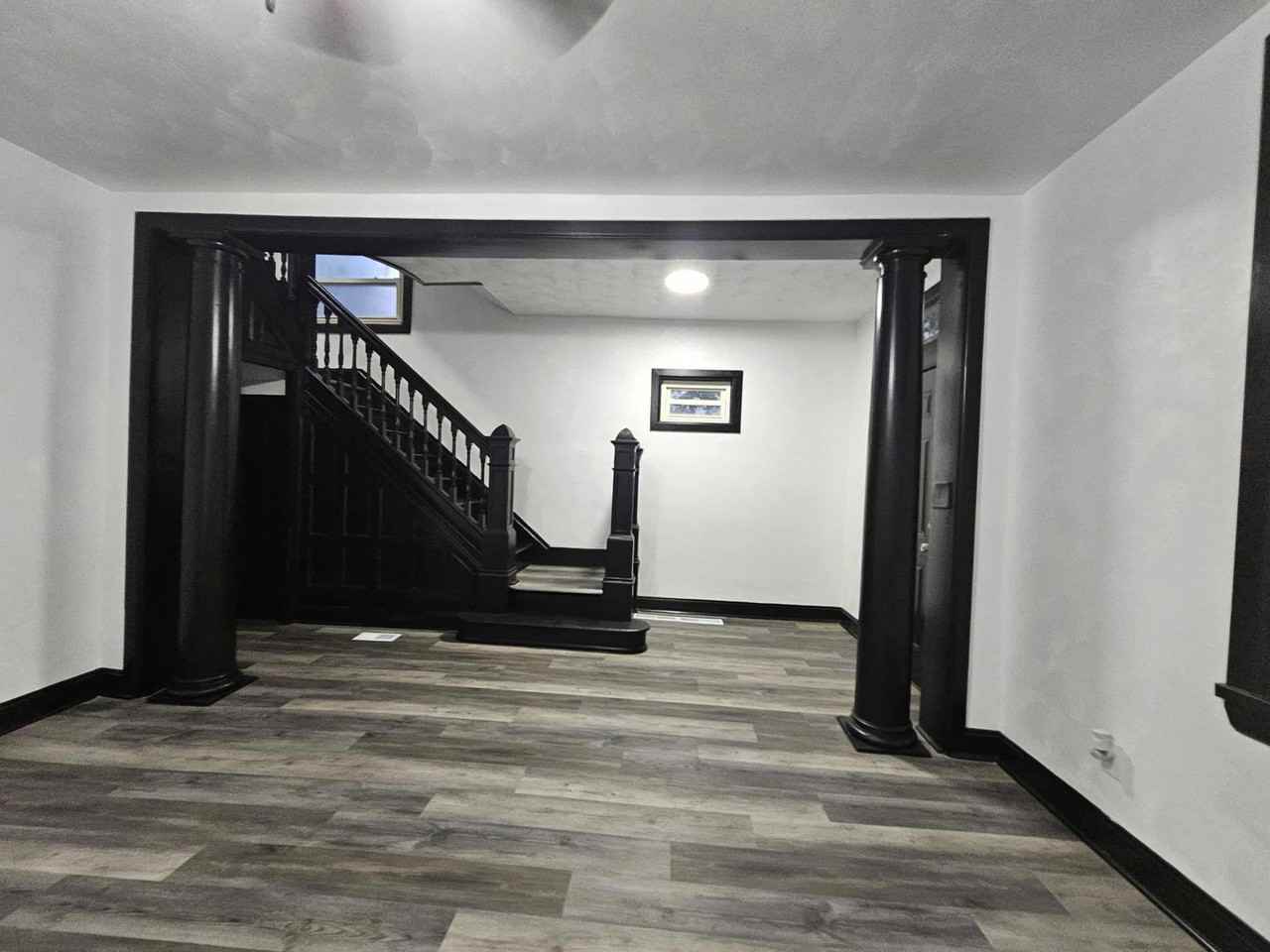 1228 Clairhaven St - Photo 4 of 23