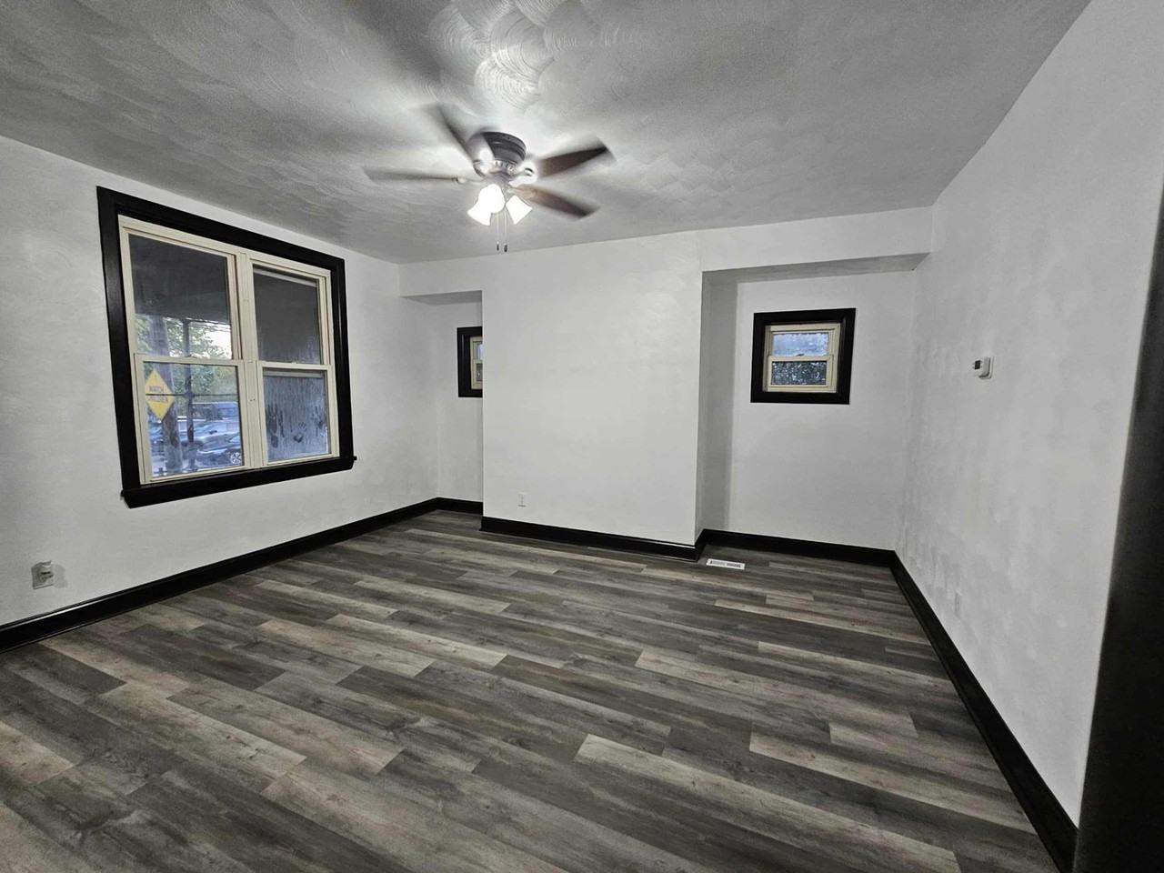 1228 Clairhaven St - Photo 5 of 23