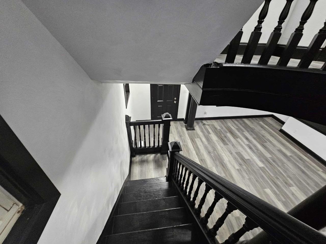 1228 Clairhaven St - Photo 7 of 23