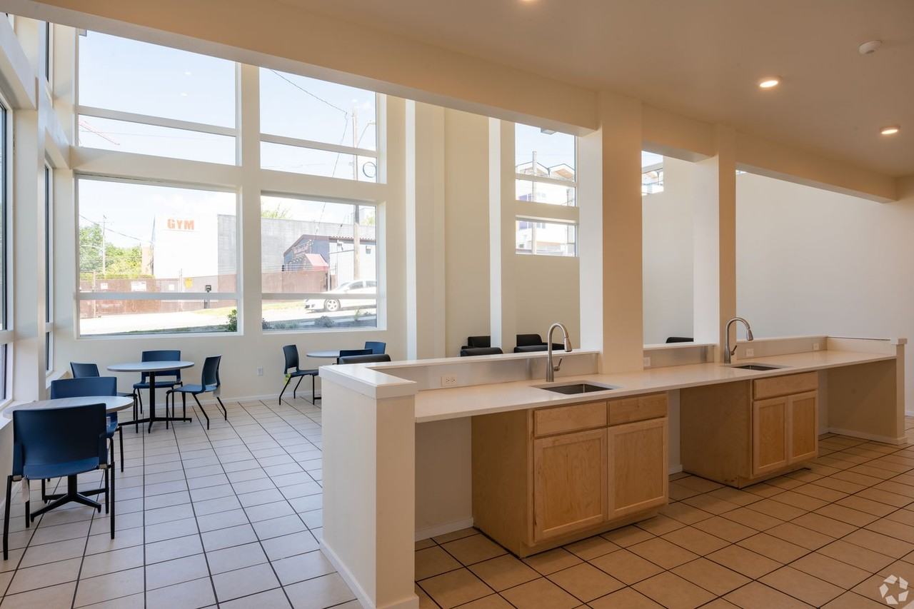 Genoa Apodment Homes | Central District - Photo 5 of 20