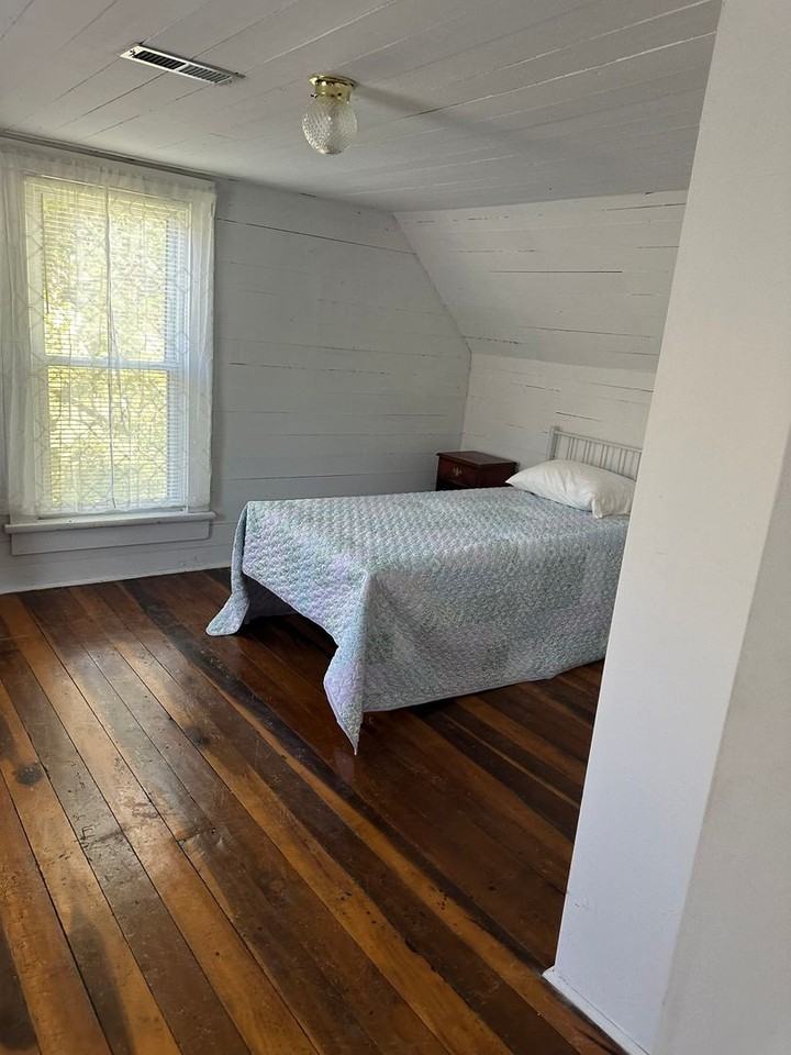 19427 Saturn Dr - Photo 5 of 34