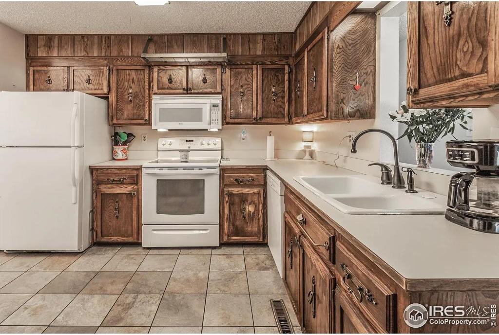 701 43rd Ave - Photo 3 of 8