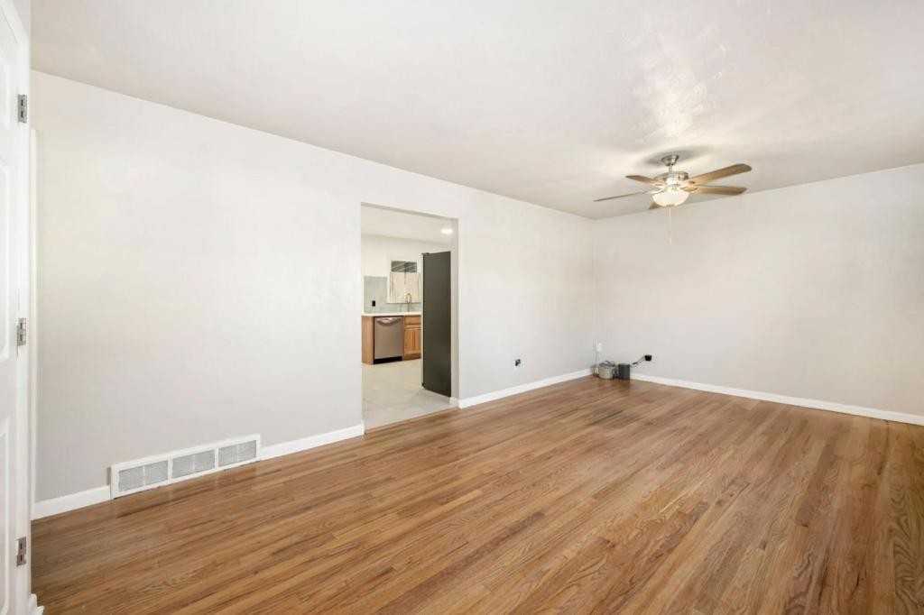 467 26th Ave - Photo 4 of 15