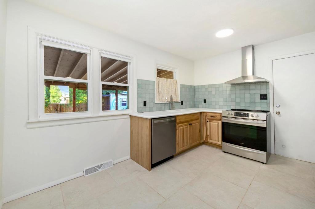 467 26th Ave - Photo 6 of 15