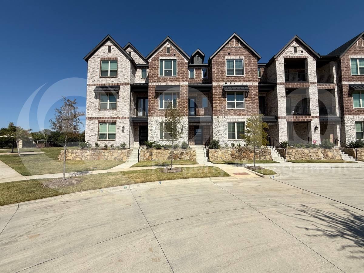 8330 Massive Dr - Photo 3 of 10