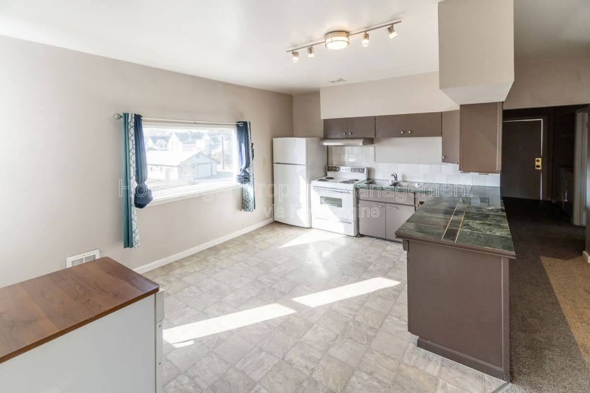 734 West Jackson Avenue - Photo 2 of 10