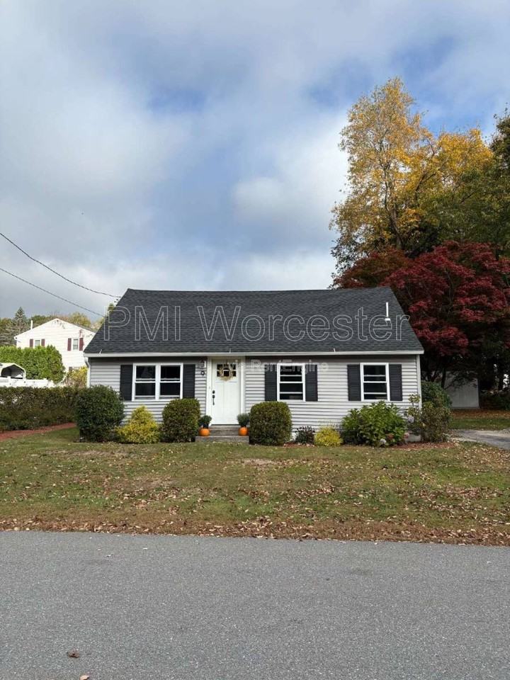 9 Greenwood Dr - Photo 2 of 10