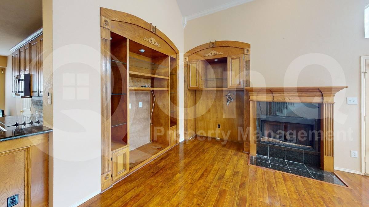 8012 Spring Peaks Dr - Photo 3 of 10