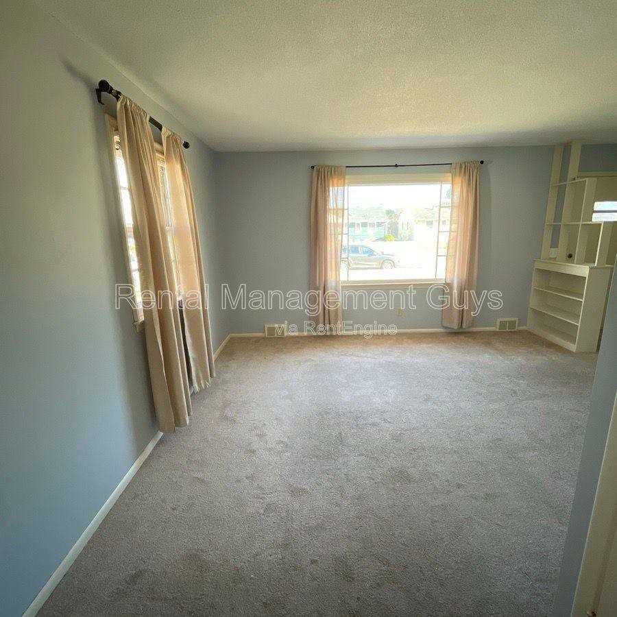 5433 Louisiana Ave N - Photo 3 of 10