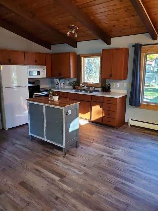 1091 6th St Se - Photo 5 of 9