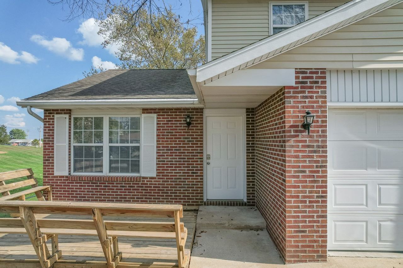325 S Summit Dr #A - Photo 2 of 28