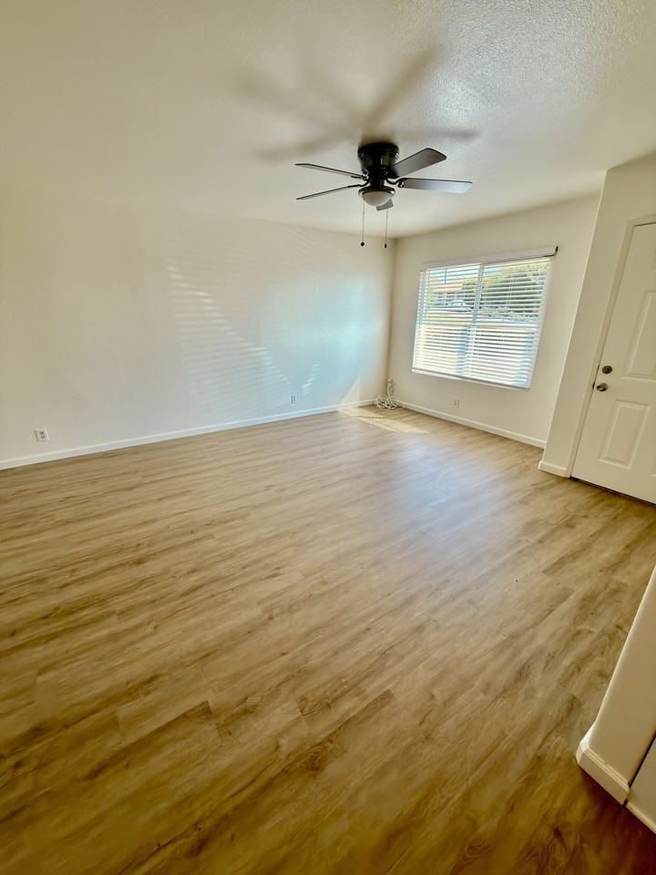 1412 Helix St #1412 - Photo 3 of 15