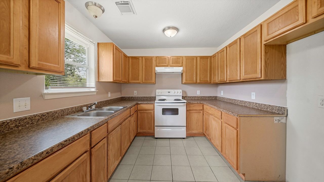 2216 Avenue F - Photo 3 of 19