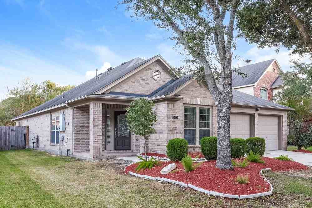 13323 Lake Passage Ln - Photo 3 of 16