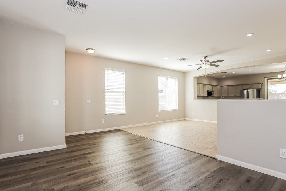 40994 N Vine Ave - Photo 3 of 16