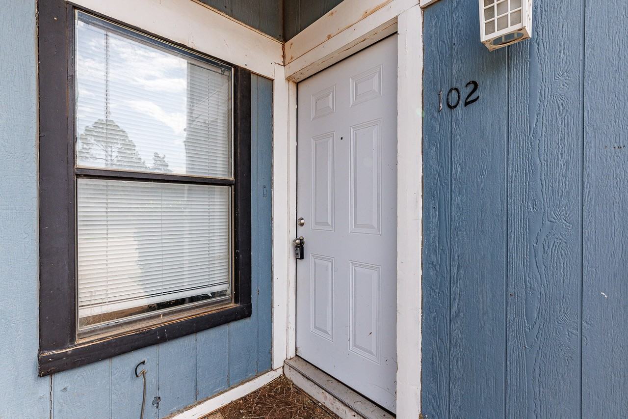 7405 Avenue X - 102 - Photo 2 of 35