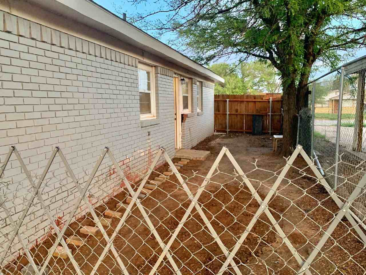 2705 East 2nd Street - Photo 6 of 8