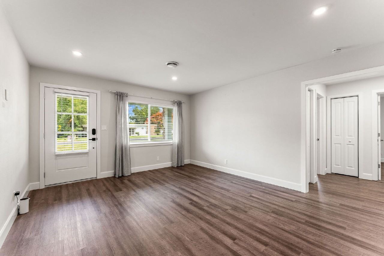 1143 Linden St - Photo 4 of 38