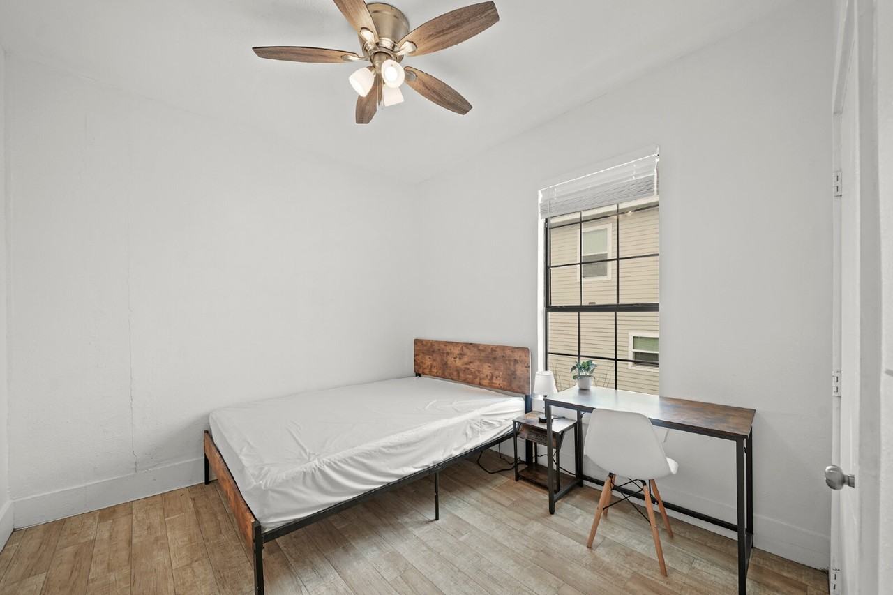 701 28th St #D - Photo 7 of 8