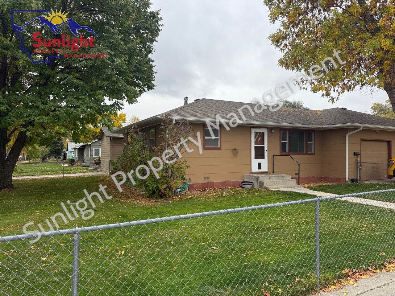 520 E 8th St - Photo 2 of 11