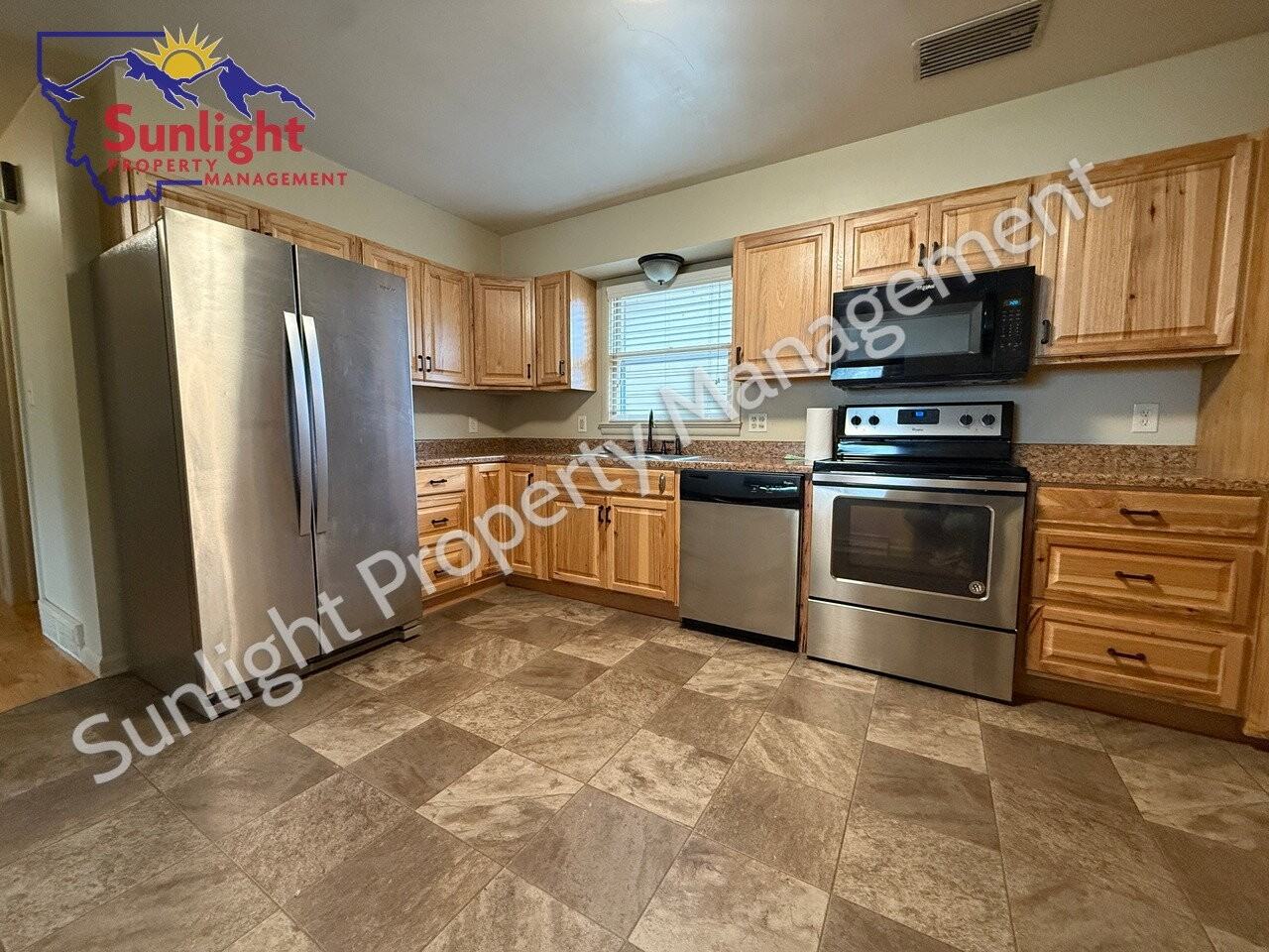 520 E 8th St - Photo 3 of 11