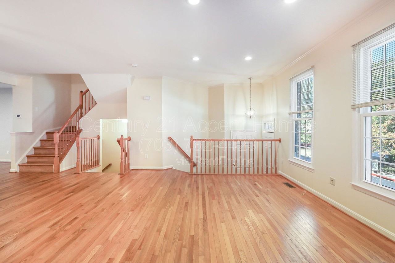 4127 Trowbridge St - Photo 3 of 34