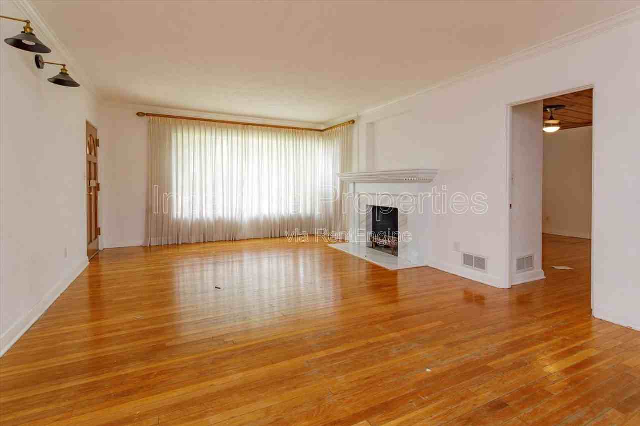 1235 Ayrshire St - Photo 2 of 20