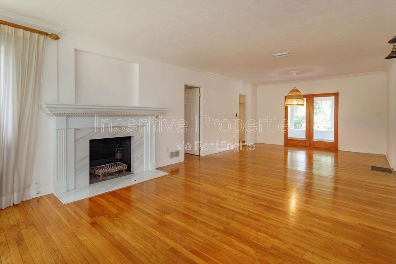 1235 Ayrshire St - Photo 3 of 20