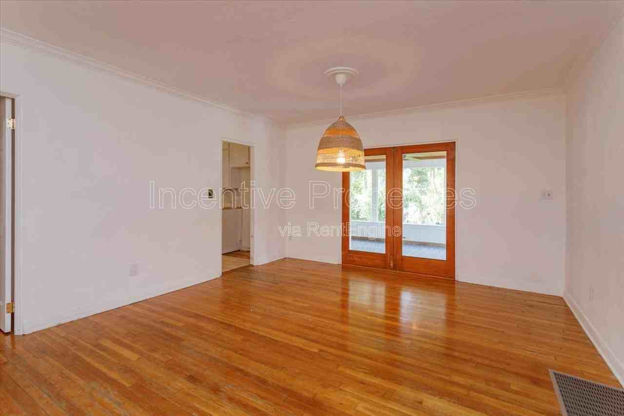 1235 Ayrshire St - Photo 4 of 20