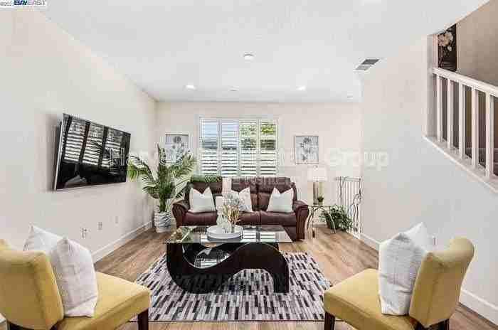 5559 Martinelli Way #1 - Photo 3 of 8