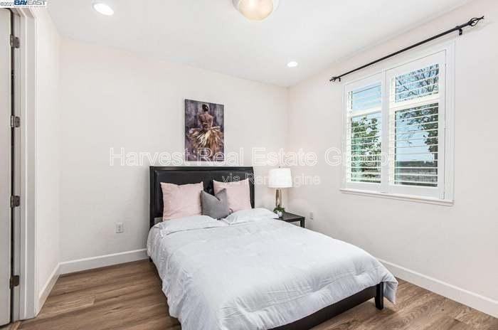 5559 Martinelli Way #1 - Photo 5 of 8