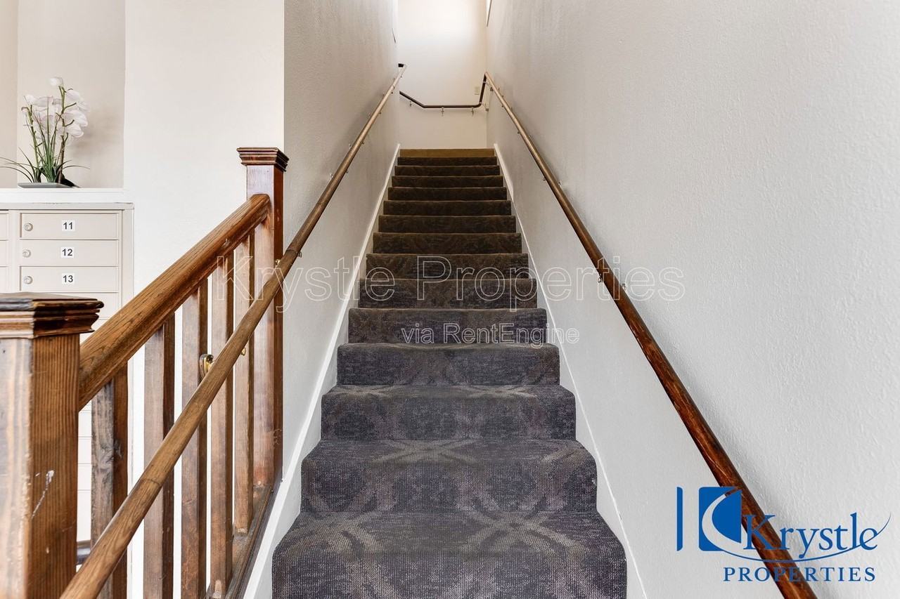 441 Virginia St #6 - Photo 4 of 21