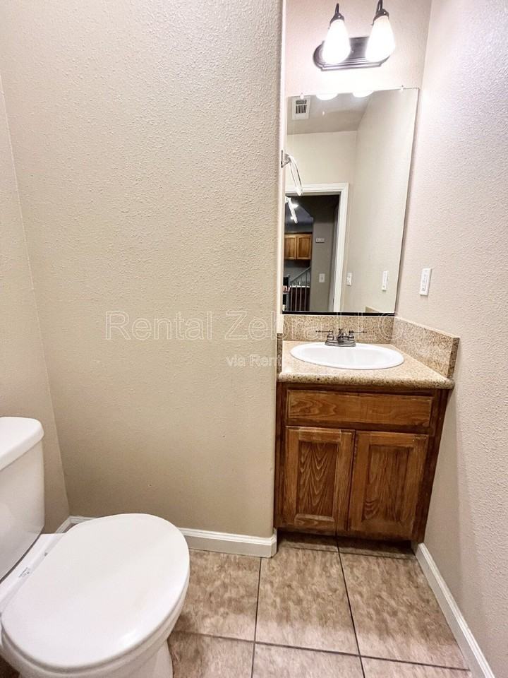 308 Olive Way - Photo 4 of 14