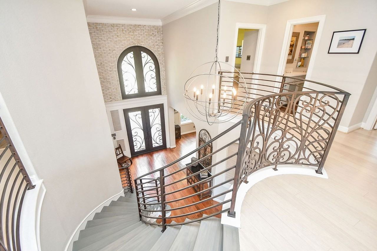 7106 Habersham Ave - Photo 3 of 50