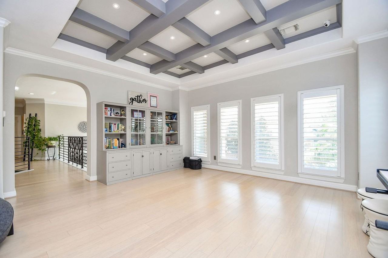 7106 Habersham Ave - Photo 5 of 50