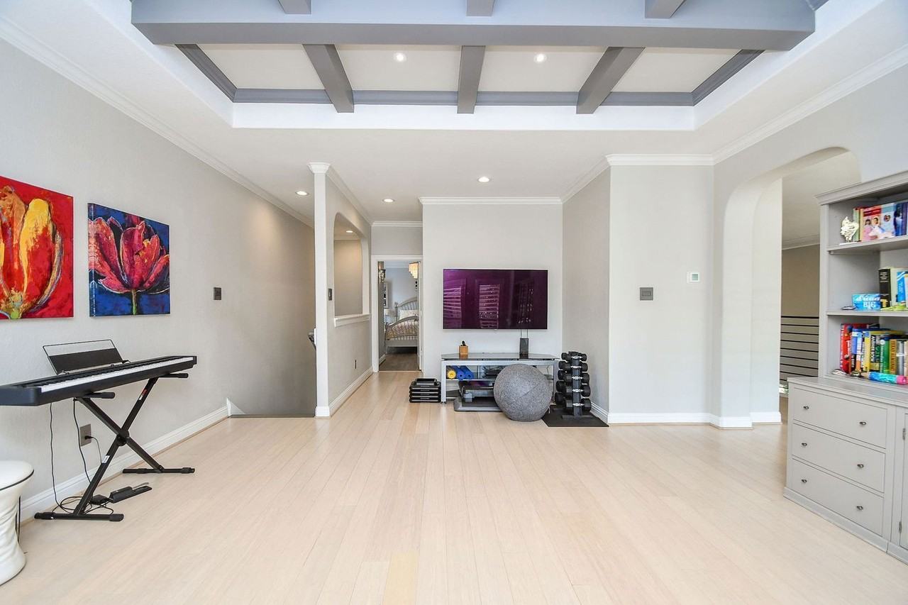 7106 Habersham Ave - Photo 6 of 50