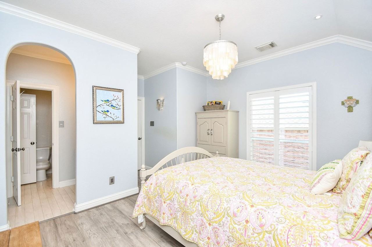 7106 Habersham Ave - Photo 7 of 50