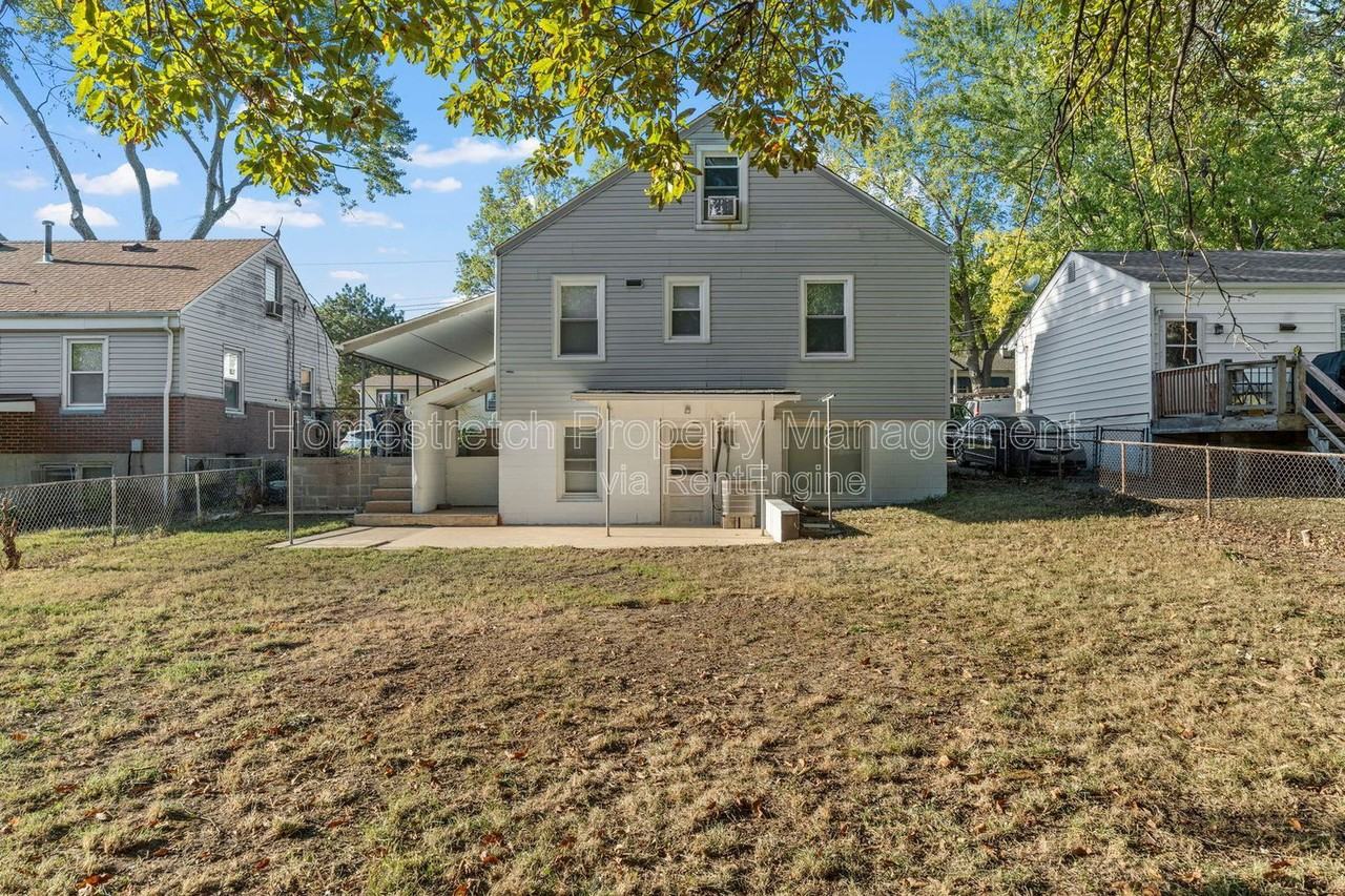 48 Young Dr - Photo 3 of 35