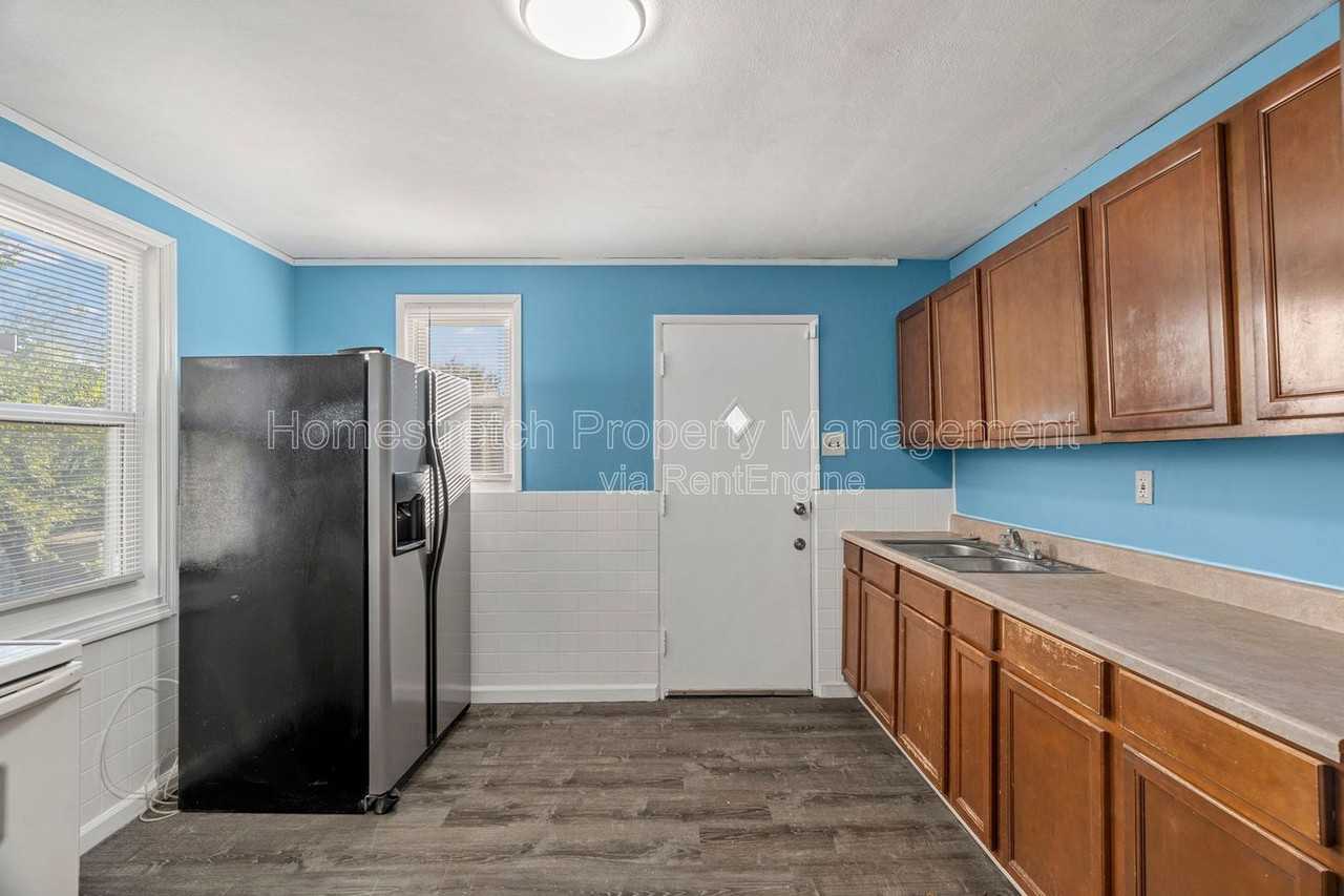 48 Young Dr - Photo 6 of 35