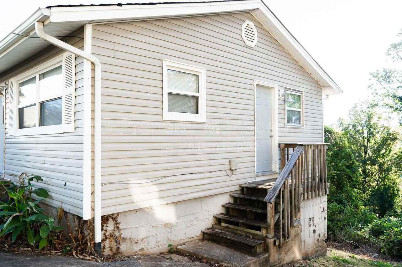 2638 Dexter Ln - Photo 3 of 17