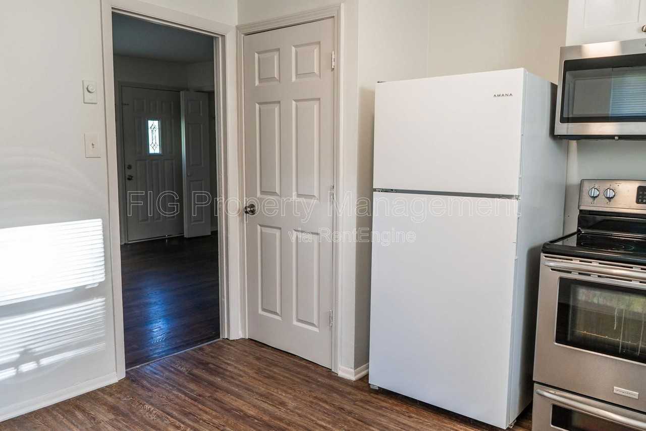 2638 Dexter Ln - Photo 4 of 17