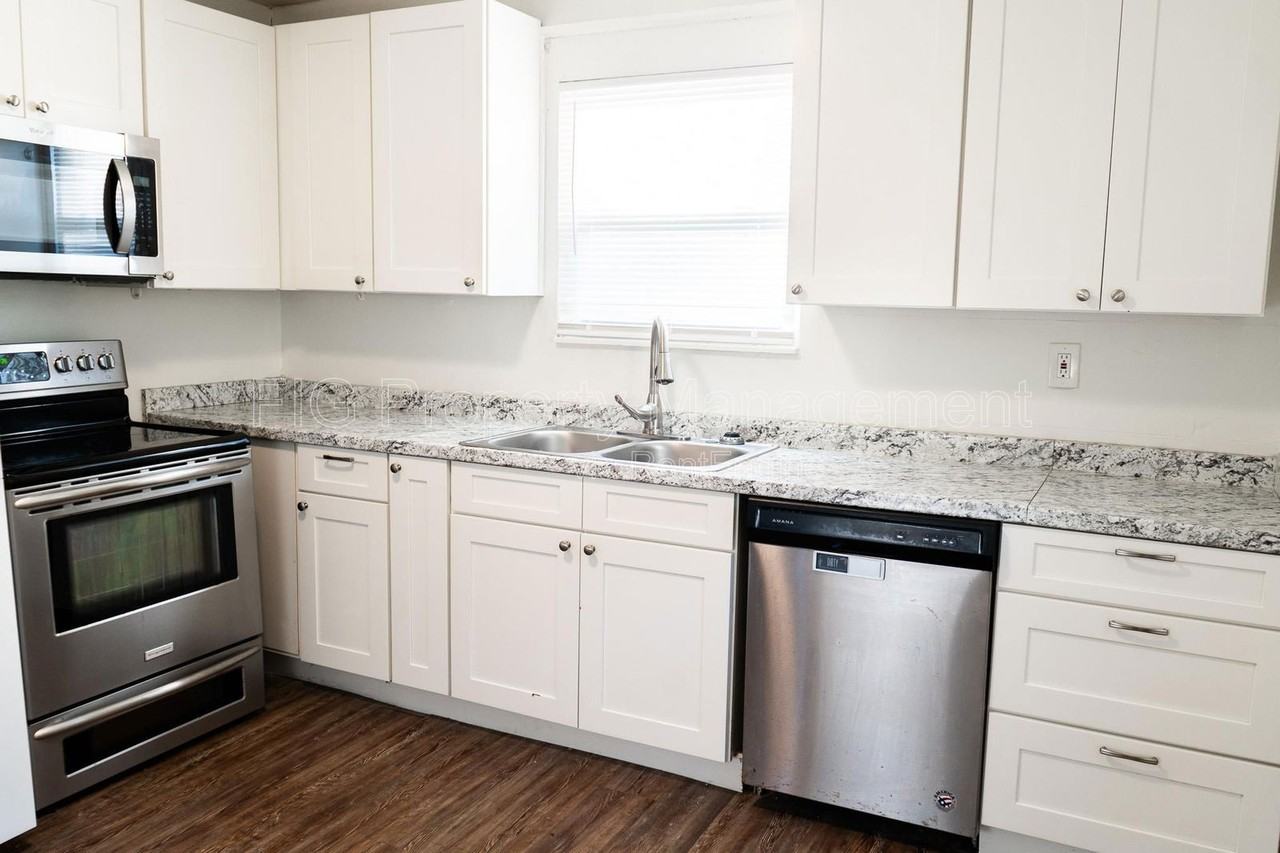 2638 Dexter Ln - Photo 5 of 17